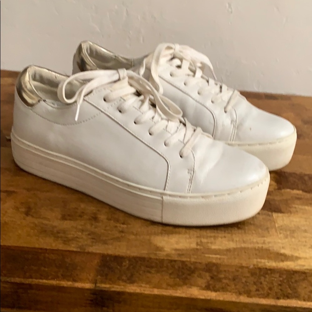 Platform tennis shoes